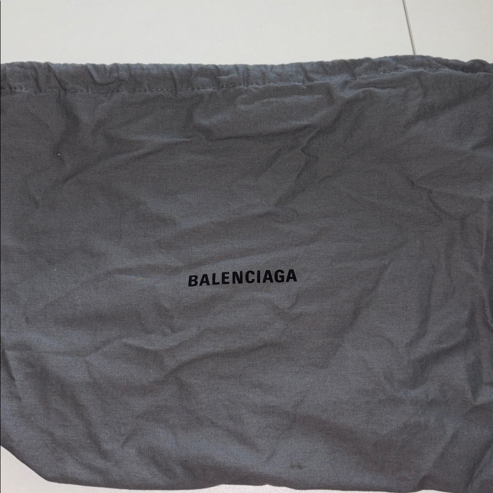 BALENCIAGA🖤✔️ CROC HOURGLASS CROSSBODY LIKE NEW MAKE OFFERS - Picture 3 of 3